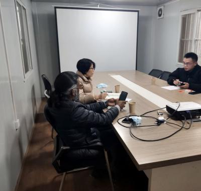 國外客戶來我廠考察，試駕奔馬小型壓路機